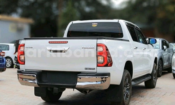 Buy Used Toyota Hiluxe Revo White Car in Kampala in Uganda Buy Used Toyota Hiluxe Revo White Car in Kampala in Uganda