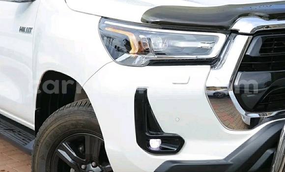 Buy Used Toyota Hiluxe Revo White Car in Kampala in Uganda Buy Used Toyota Hiluxe Revo White Car in Kampala in Uganda