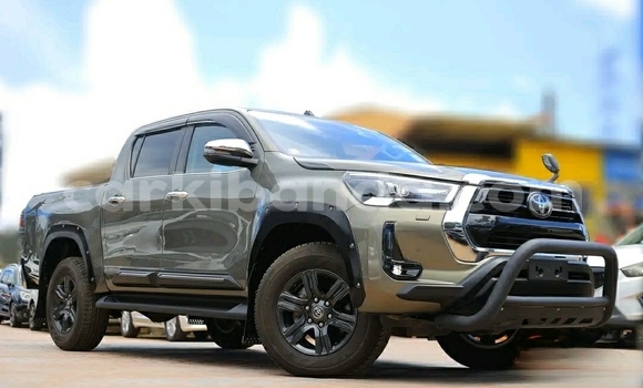 Acheter Occasion Voiture Toyota Hiluxe Revo Beige à Kampala, Ouganda Acheter Occasion Voiture Toyota Hiluxe Revo Beige à Kampala, Ouganda