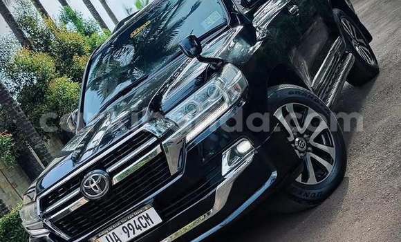 Gura Yakoze Toyota Land Cruiser Black Imodoka i Kampala mu Uganda Gura Yakoze Toyota Land Cruiser Black Imodoka i Kampala mu Uganda