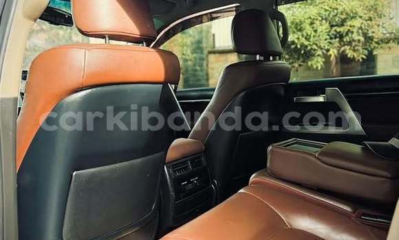 Gura Yakoze Toyota Land Cruiser Black Imodoka i Kampala mu Uganda Gura Yakoze Toyota Land Cruiser Black Imodoka i Kampala mu Uganda