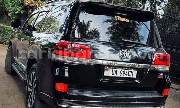 Gura Yakoze Toyota Land Cruiser Black Imodoka i Kampala mu Uganda Gura Yakoze Toyota Land Cruiser Black Imodoka i Kampala mu Uganda