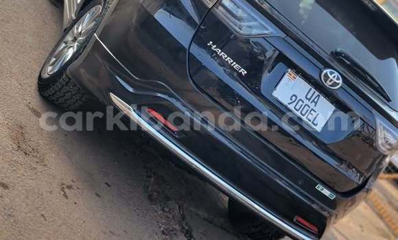 Gura Yakoze Toyota Harrier Black Imodoka i Kampala mu Uganda Gura Yakoze Toyota Harrier Black Imodoka i Kampala mu Uganda