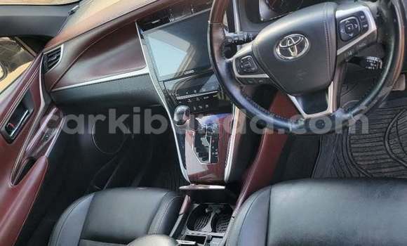 Gura Yakoze Toyota Harrier Black Imodoka i Kampala mu Uganda Gura Yakoze Toyota Harrier Black Imodoka i Kampala mu Uganda