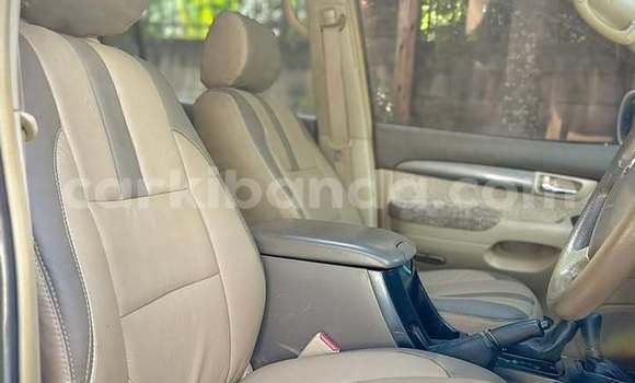 Gura Yakoze Toyota Land Cruiser White Imodoka i Kampala mu Uganda Gura Yakoze Toyota Land Cruiser White Imodoka i Kampala mu Uganda