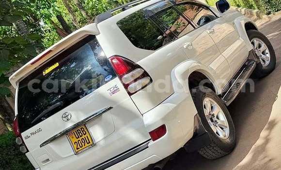 Gura Yakoze Toyota Land Cruiser White Imodoka i Kampala mu Uganda Gura Yakoze Toyota Land Cruiser White Imodoka i Kampala mu Uganda