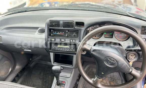 Gura Yakoze Toyota RAV4 Blue Imodoka i Kampala mu Uganda Gura Yakoze Toyota RAV4 Blue Imodoka i Kampala mu Uganda