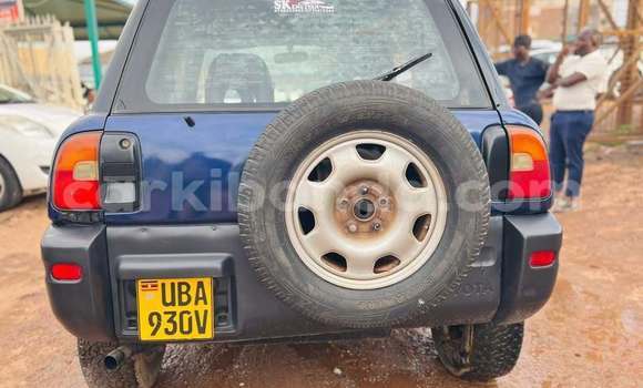 Gura Yakoze Toyota RAV4 Blue Imodoka i Kampala mu Uganda Gura Yakoze Toyota RAV4 Blue Imodoka i Kampala mu Uganda