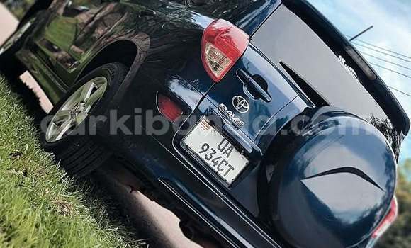 Gura Yakoze Toyota RAV4 Blue Imodoka i Kampala mu Uganda Gura Yakoze Toyota RAV4 Blue Imodoka i Kampala mu Uganda