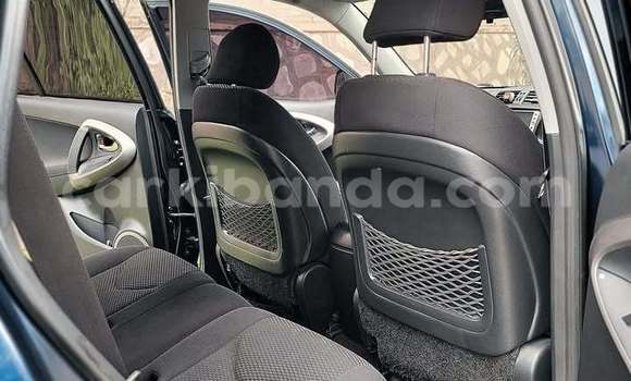 Gura Yakoze Toyota RAV4 Blue Imodoka i Kampala mu Uganda Gura Yakoze Toyota RAV4 Blue Imodoka i Kampala mu Uganda