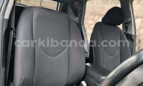Gura Yakoze Toyota RAV4 Blue Imodoka i Kampala mu Uganda Gura Yakoze Toyota RAV4 Blue Imodoka i Kampala mu Uganda