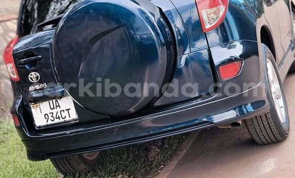 Gura Yakoze Toyota RAV4 Blue Imodoka i Kampala mu Uganda Gura Yakoze Toyota RAV4 Blue Imodoka i Kampala mu Uganda