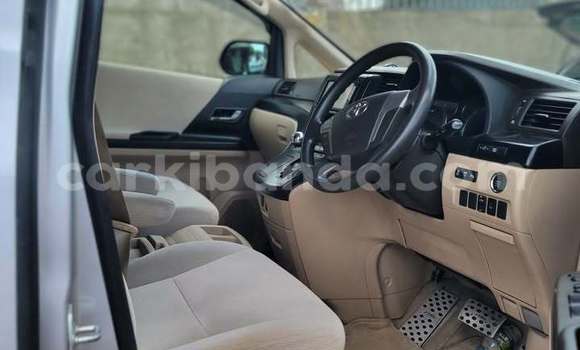 Gura Yakoze Toyota Alphard Other Imodoka i Kampala mu Uganda Gura Yakoze Toyota Alphard Other Imodoka i Kampala mu Uganda
