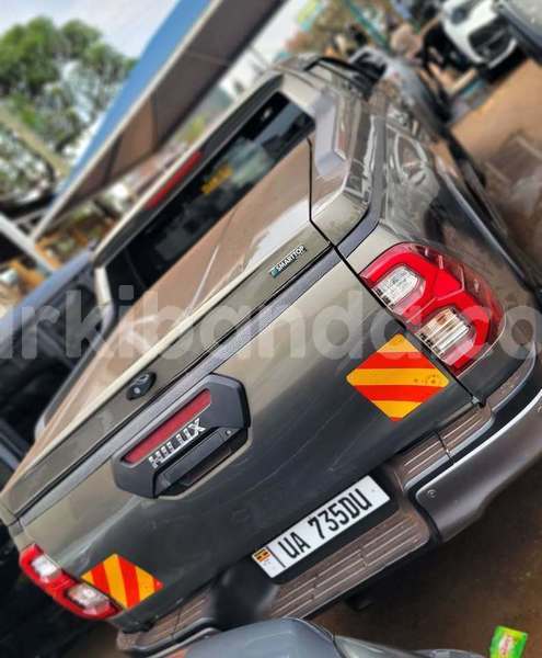 Big with watermark toyota hilux uganda kampala 25783