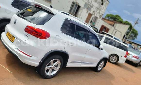 Gura Yakoze Volkswagen Tiguan White Imodoka i Kampala mu Uganda Gura Yakoze Volkswagen Tiguan White Imodoka i Kampala mu Uganda