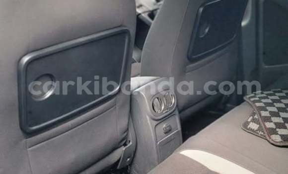 Gura Yakoze Volkswagen Tiguan White Imodoka i Kampala mu Uganda Gura Yakoze Volkswagen Tiguan White Imodoka i Kampala mu Uganda