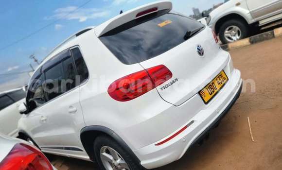 Gura Yakoze Volkswagen Tiguan White Imodoka i Kampala mu Uganda Gura Yakoze Volkswagen Tiguan White Imodoka i Kampala mu Uganda