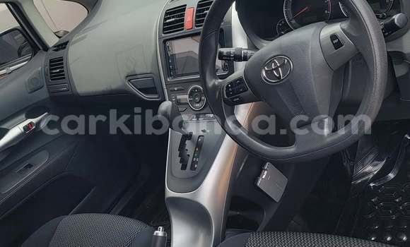 Gura Yakoze Toyota Auris Other Imodoka i Kampala mu Uganda Gura Yakoze Toyota Auris Other Imodoka i Kampala mu Uganda