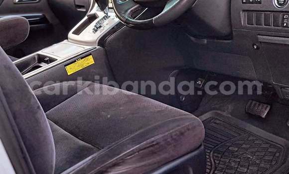 Gura Yakoze Toyota Alphard White Imodoka i Kampala mu Uganda Gura Yakoze Toyota Alphard White Imodoka i Kampala mu Uganda