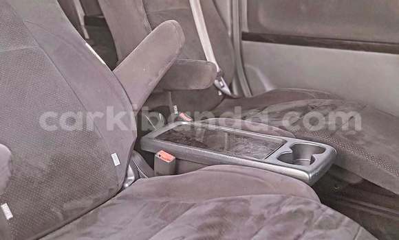 Gura Yakoze Toyota Alphard White Imodoka i Kampala mu Uganda Gura Yakoze Toyota Alphard White Imodoka i Kampala mu Uganda