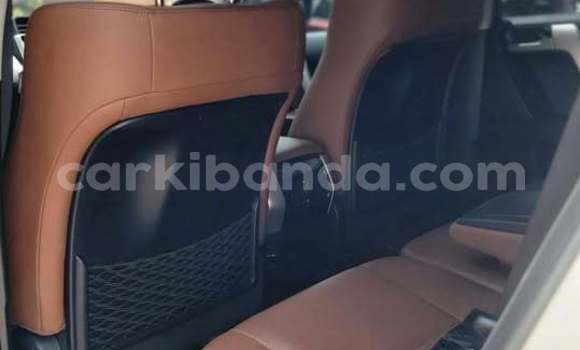 Gura Yakoze Toyota Prado White Imodoka i Kampala mu Uganda Gura Yakoze Toyota Prado White Imodoka i Kampala mu Uganda