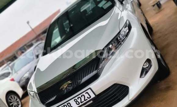 Gura Yakoze Toyota Harrier White Imodoka i Kampala mu Uganda Gura Yakoze Toyota Harrier White Imodoka i Kampala mu Uganda