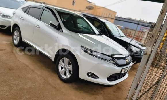 Gura Yakoze Toyota Harrier White Imodoka i Kampala mu Uganda Gura Yakoze Toyota Harrier White Imodoka i Kampala mu Uganda
