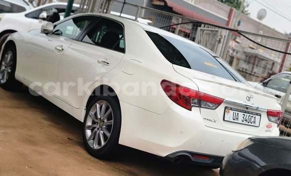 Gura Yakoze Toyota Mark X White Imodoka i Kampala mu Uganda Gura Yakoze Toyota Mark X White Imodoka i Kampala mu Uganda