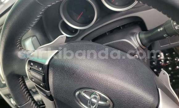 Gura Yakoze Toyota Mark X White Imodoka i Kampala mu Uganda Gura Yakoze Toyota Mark X White Imodoka i Kampala mu Uganda
