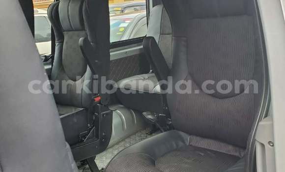 Gura Yakoze Toyota Hiace Other Imodoka i Kampala mu Uganda Gura Yakoze Toyota Hiace Other Imodoka i Kampala mu Uganda