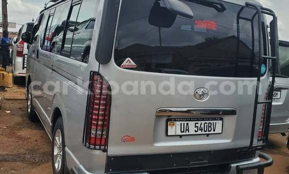 Gura Yakoze Toyota Hiace Other Imodoka i Kampala mu Uganda Gura Yakoze Toyota Hiace Other Imodoka i Kampala mu Uganda