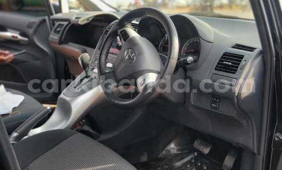 Gura Yakoze Toyota Auris Black Imodoka i Kampala mu Uganda Gura Yakoze Toyota Auris Black Imodoka i Kampala mu Uganda