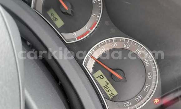 Gura Yakoze Toyota Auris Black Imodoka i Kampala mu Uganda Gura Yakoze Toyota Auris Black Imodoka i Kampala mu Uganda