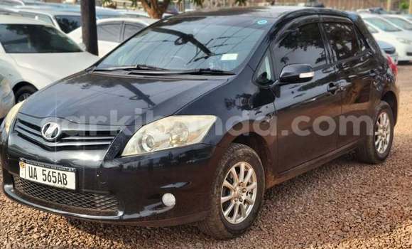Gura Yakoze Toyota Auris Black Imodoka i Kampala mu Uganda Gura Yakoze Toyota Auris Black Imodoka i Kampala mu Uganda