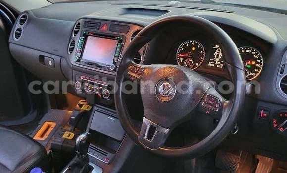 Gura Yakoze Volkswagen Tiguan Blue Imodoka i Kampala mu Uganda Gura Yakoze Volkswagen Tiguan Blue Imodoka i Kampala mu Uganda
