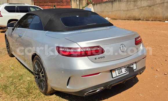 Nunua Mpya Mercedes-Benz E-Classe Fedha Gari ndani ya Kampala nchini Uganda