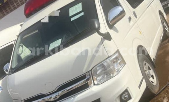 Acheter Neuf Voiture Toyota Hiace Blanc à Kampala, Ouganda Acheter Neuf Voiture Toyota Hiace Blanc à Kampala, Ouganda