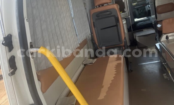 Acheter Neuf Voiture Toyota Hiace Blanc à Kampala, Ouganda Acheter Neuf Voiture Toyota Hiace Blanc à Kampala, Ouganda