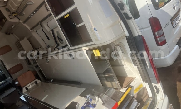 Acheter Neuf Voiture Toyota Hiace Blanc à Kampala, Ouganda Acheter Neuf Voiture Toyota Hiace Blanc à Kampala, Ouganda