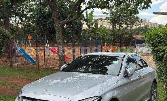 Nunua Ilio tumika Mercedes-Benz C-Classe Fedha Gari ndani ya Kampala nchini Uganda Nunua Ilio tumika Mercedes-Benz C-Classe Fedha Gari ndani ya Kampala nchini Uganda