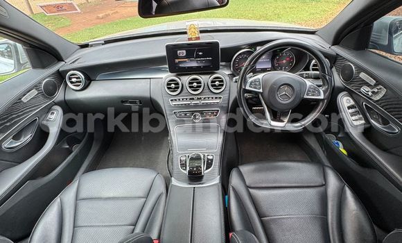 Nunua Ilio tumika Mercedes-Benz C-Classe Fedha Gari ndani ya Kampala nchini Uganda Nunua Ilio tumika Mercedes-Benz C-Classe Fedha Gari ndani ya Kampala nchini Uganda