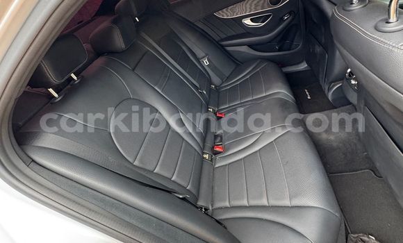 Nunua Ilio tumika Mercedes-Benz C-Classe Fedha Gari ndani ya Kampala nchini Uganda Nunua Ilio tumika Mercedes-Benz C-Classe Fedha Gari ndani ya Kampala nchini Uganda