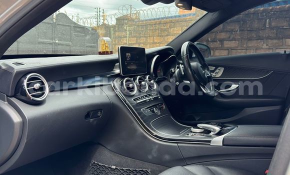 Nunua Ilio tumika Mercedes-Benz C-Classe Fedha Gari ndani ya Kampala nchini Uganda Nunua Ilio tumika Mercedes-Benz C-Classe Fedha Gari ndani ya Kampala nchini Uganda