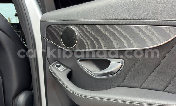 Nunua Ilio tumika Mercedes-Benz C-Classe Fedha Gari ndani ya Kampala nchini Uganda Nunua Ilio tumika Mercedes-Benz C-Classe Fedha Gari ndani ya Kampala nchini Uganda