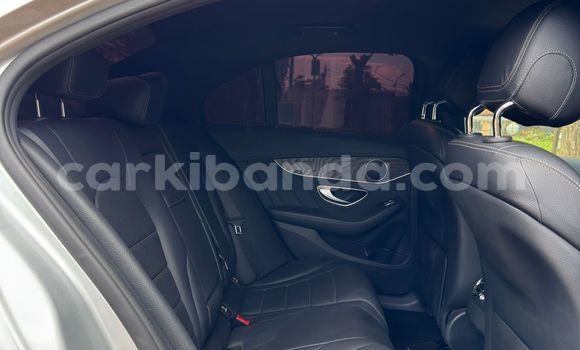 Nunua Ilio tumika Mercedes-Benz C-Classe Fedha Gari ndani ya Kampala nchini Uganda Nunua Ilio tumika Mercedes-Benz C-Classe Fedha Gari ndani ya Kampala nchini Uganda