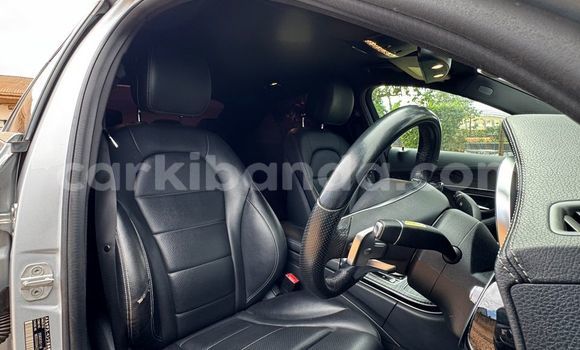 Nunua Ilio tumika Mercedes-Benz C-Classe Fedha Gari ndani ya Kampala nchini Uganda Nunua Ilio tumika Mercedes-Benz C-Classe Fedha Gari ndani ya Kampala nchini Uganda