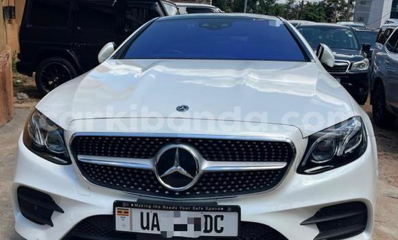 Nunua Mpya Mercedes‒Benz E–Class Nyeupe Gari ndani ya Kampala nchini Uganda Nunua Mpya Mercedes‒Benz E–Class Nyeupe Gari ndani ya Kampala nchini Uganda