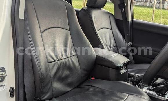 Gura Nshya Toyota Land Cruiser Prado White Imodoka i Kampala mu Uganda Gura Nshya Toyota Land Cruiser Prado White Imodoka i Kampala mu Uganda
