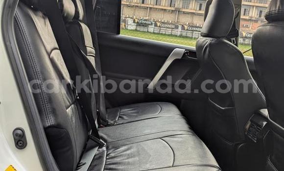 Gura Nshya Toyota Land Cruiser Prado White Imodoka i Kampala mu Uganda Gura Nshya Toyota Land Cruiser Prado White Imodoka i Kampala mu Uganda