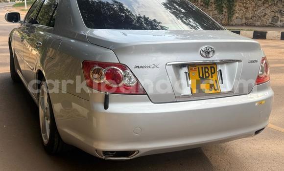 Nunua Ilio tumika Toyota Mark X Fedha Gari ndani ya Kampala nchini Uganda Nunua Ilio tumika Toyota Mark X Fedha Gari ndani ya Kampala nchini Uganda